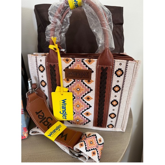 Wrangler Southwestern Aztec Cream & Brown Tote with Dust Bag NWT - Picture 4 of 6
